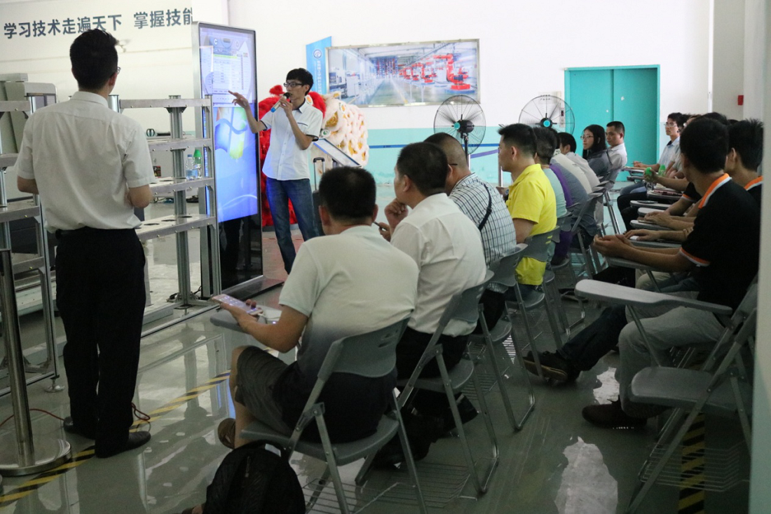 To Learn the Industrial Robots and Experience the Process of Automatic Production -- Greatoo Intelligent (Changan) Technical Service Center Worked Together With DGUT Chang'an College to Carry Out the Industrial Robot Classes